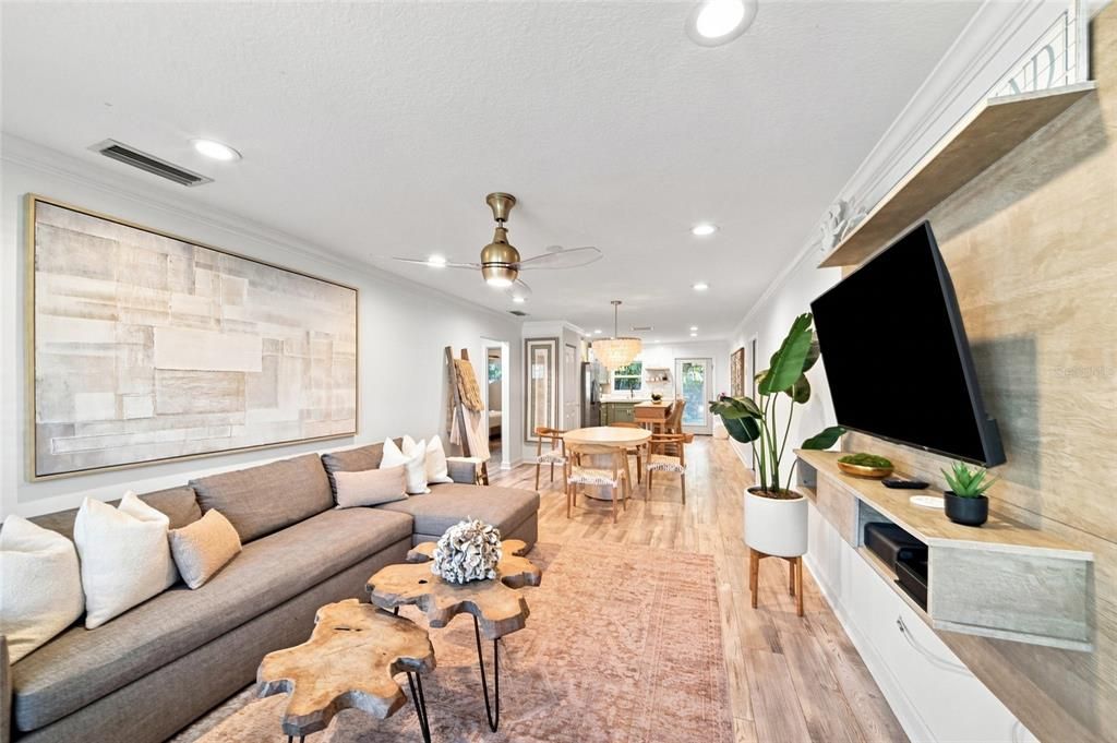For Sale: $1,095,000 (2 beds, 2 baths, 1132 Square Feet)