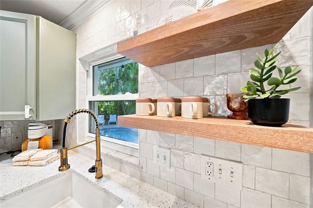 For Sale: $1,095,000 (2 beds, 2 baths, 1132 Square Feet)