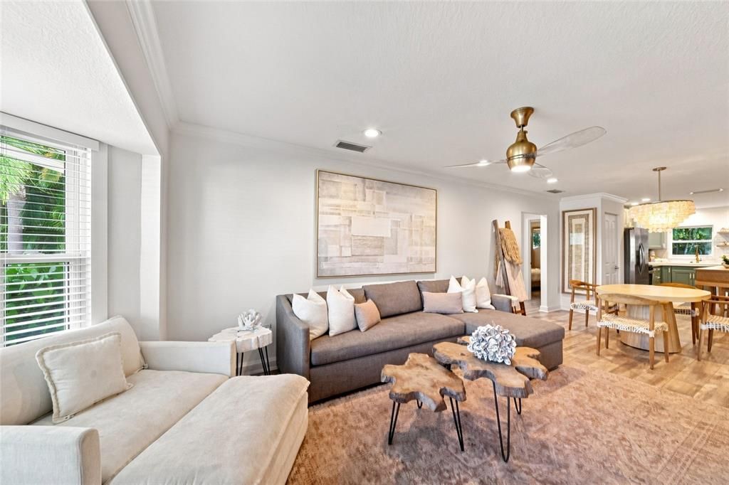 For Sale: $1,095,000 (2 beds, 2 baths, 1132 Square Feet)