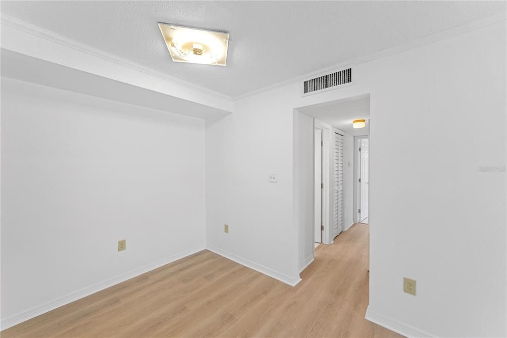 For Sale: $84,900 (2 beds, 2 baths, 1088 Square Feet)