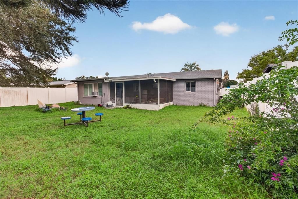 На продажу: $215,995 (3 спален, 1 ванн, 980 Квадратных фут)