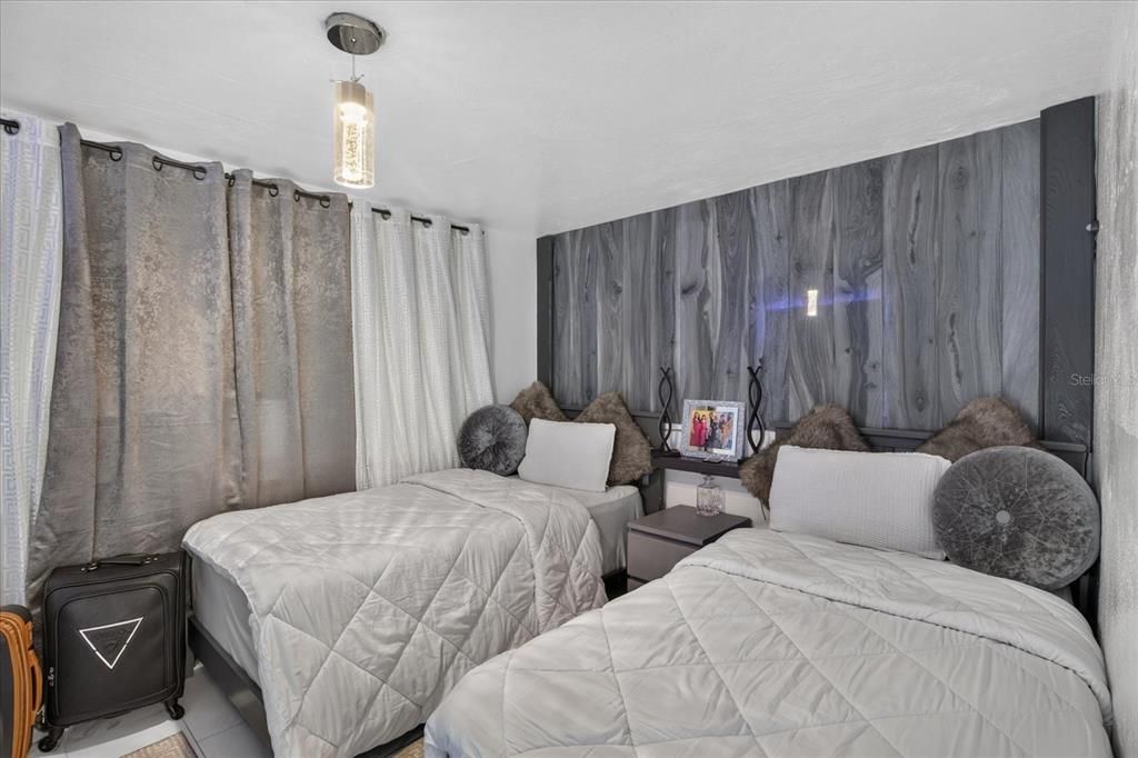 На продажу: $215,995 (3 спален, 1 ванн, 980 Квадратных фут)