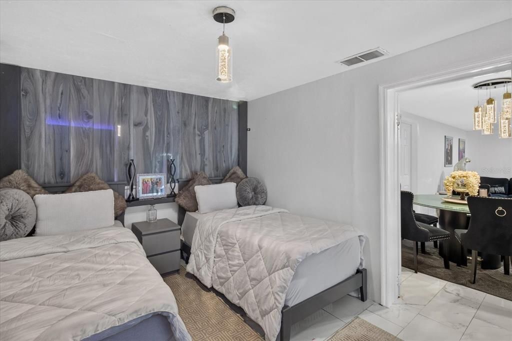 На продажу: $215,995 (3 спален, 1 ванн, 980 Квадратных фут)