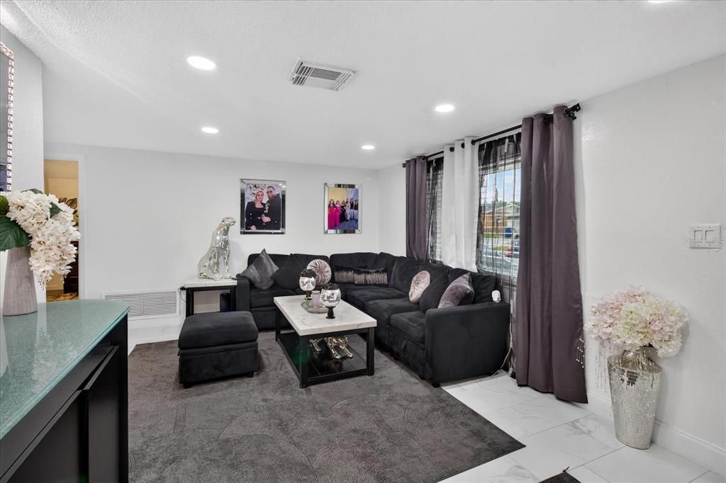 На продажу: $215,995 (3 спален, 1 ванн, 980 Квадратных фут)