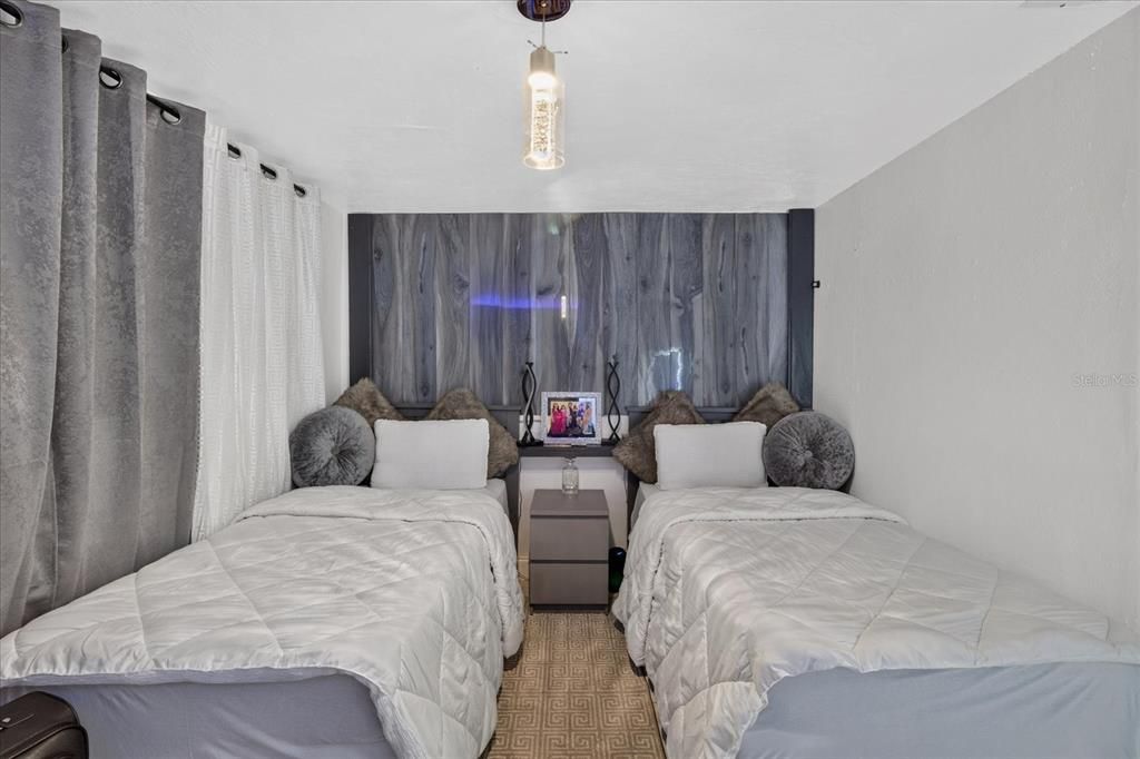 На продажу: $215,995 (3 спален, 1 ванн, 980 Квадратных фут)