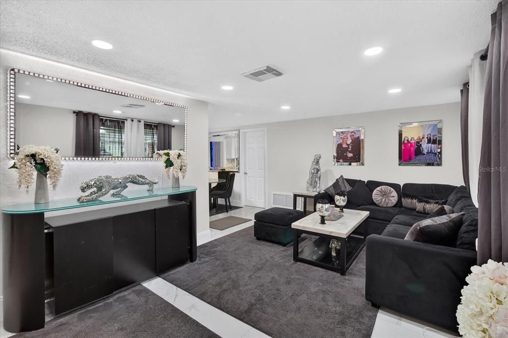 На продажу: $215,995 (3 спален, 1 ванн, 980 Квадратных фут)