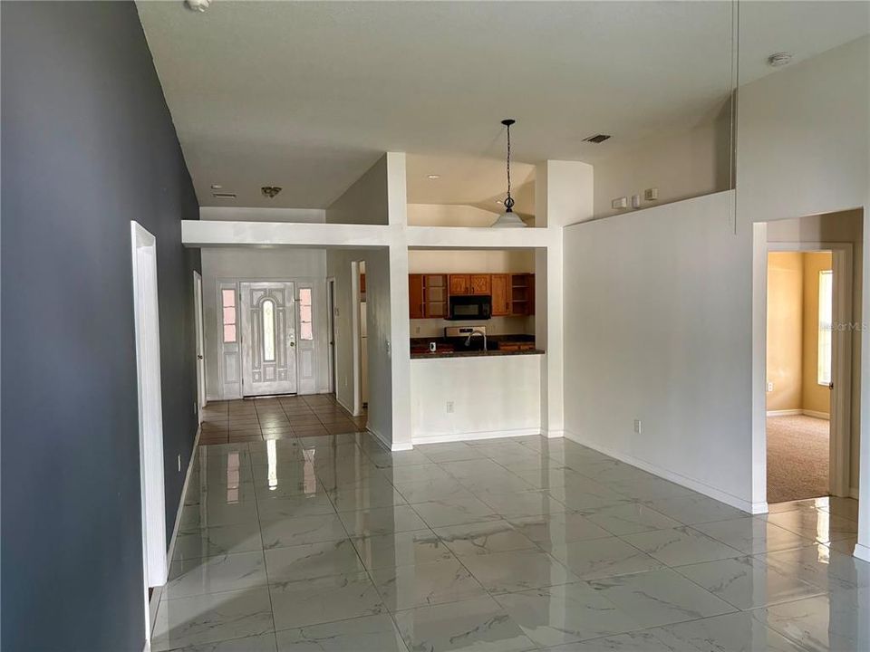 En Renta: $2,400 (4 camas, 2 baños, 1688 Pies cuadrados)