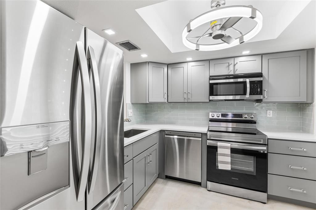 На продажу: $270,000 (2 спален, 2 ванн, 1130 Квадратных фут)