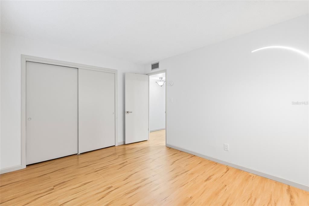На продажу: $270,000 (2 спален, 2 ванн, 1130 Квадратных фут)