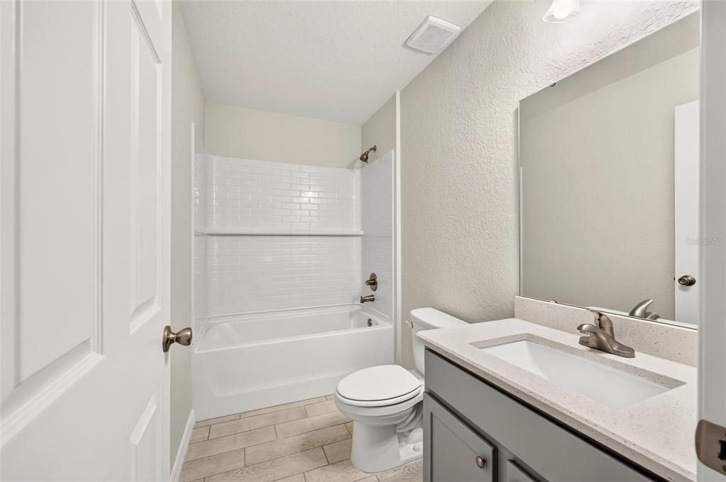For Sale: $239,000 (3 beds, 2 baths, 1091 Square Feet)