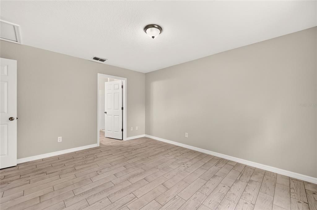 For Sale: $239,000 (3 beds, 2 baths, 1091 Square Feet)