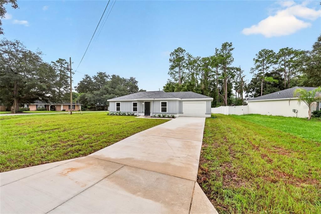 For Sale: $239,000 (3 beds, 2 baths, 1091 Square Feet)