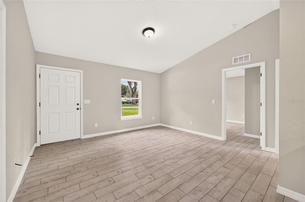 For Sale: $239,000 (3 beds, 2 baths, 1091 Square Feet)
