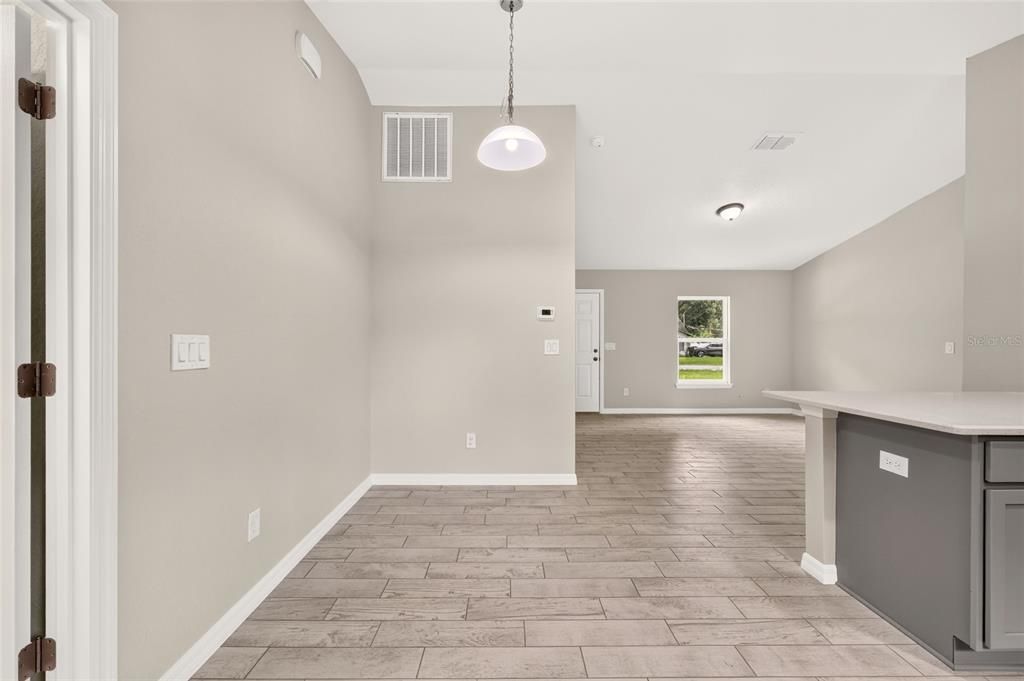 For Sale: $239,000 (3 beds, 2 baths, 1091 Square Feet)