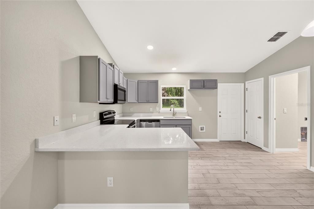 For Sale: $239,000 (3 beds, 2 baths, 1091 Square Feet)