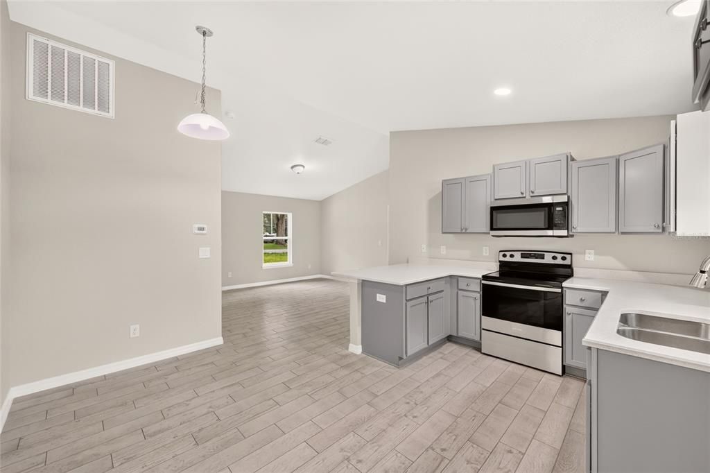 For Sale: $239,000 (3 beds, 2 baths, 1091 Square Feet)
