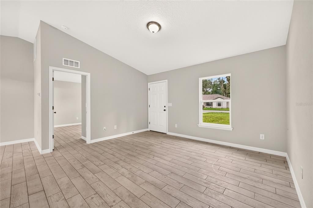 For Sale: $239,000 (3 beds, 2 baths, 1091 Square Feet)