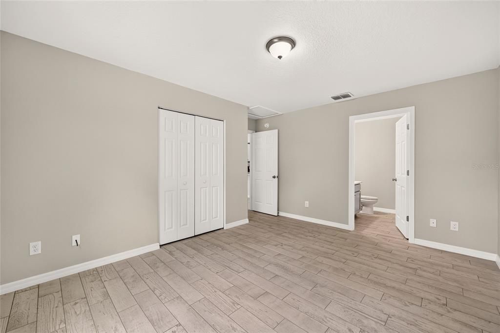 For Sale: $239,000 (3 beds, 2 baths, 1091 Square Feet)