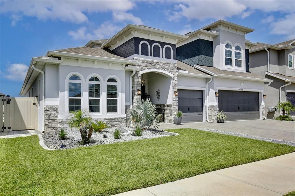For Sale: $850,000 (6 beds, 4 baths, 4142 Square Feet)