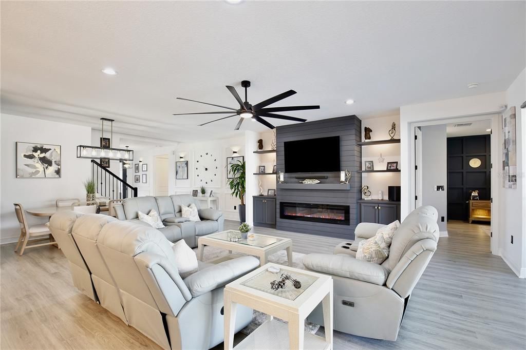 For Sale: $850,000 (6 beds, 4 baths, 4142 Square Feet)