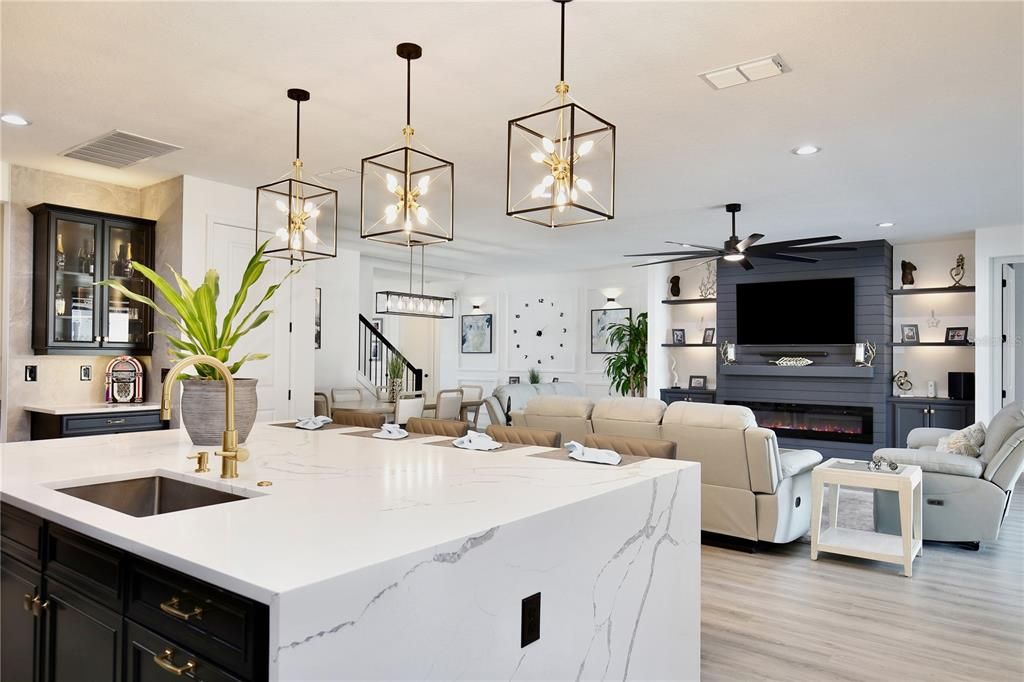 For Sale: $850,000 (6 beds, 4 baths, 4142 Square Feet)