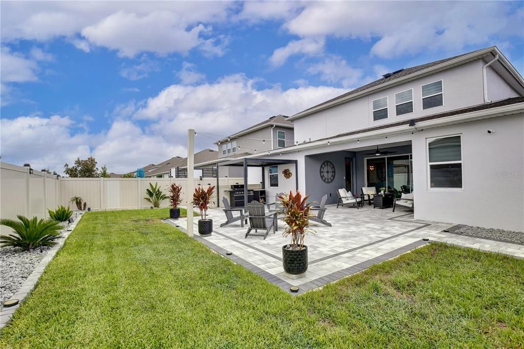 For Sale: $850,000 (6 beds, 4 baths, 4142 Square Feet)