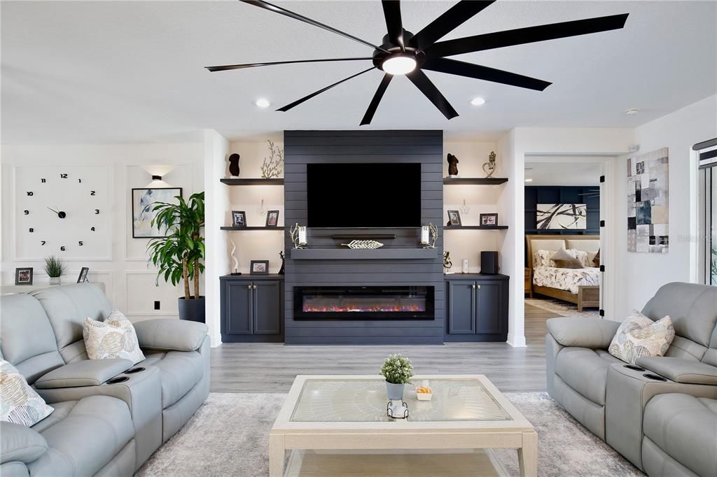 For Sale: $850,000 (6 beds, 4 baths, 4142 Square Feet)