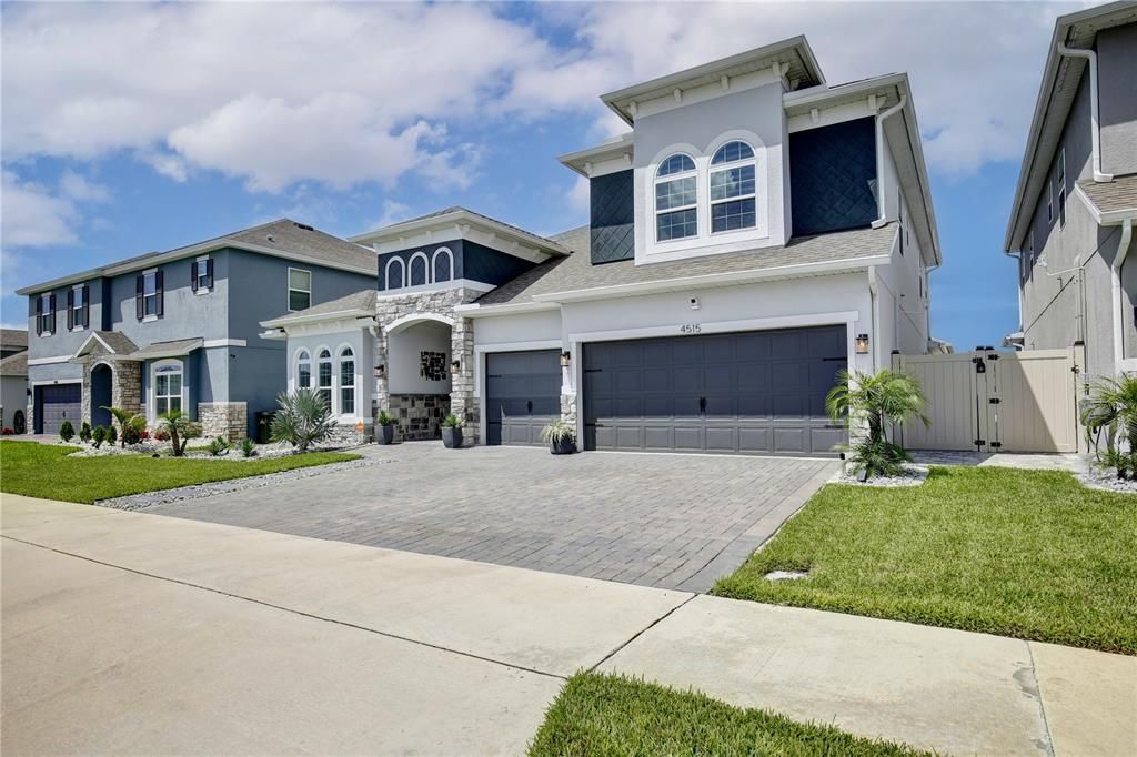For Sale: $850,000 (6 beds, 4 baths, 4142 Square Feet)