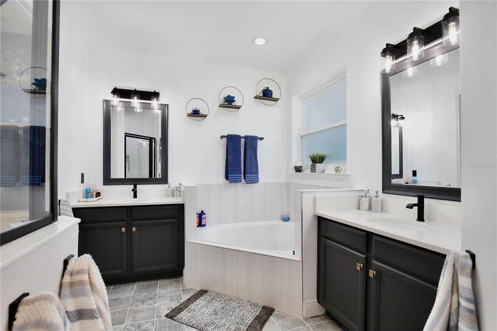 For Sale: $850,000 (6 beds, 4 baths, 4142 Square Feet)