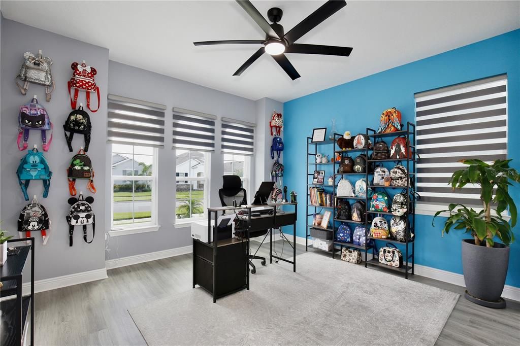 For Sale: $850,000 (6 beds, 4 baths, 4142 Square Feet)