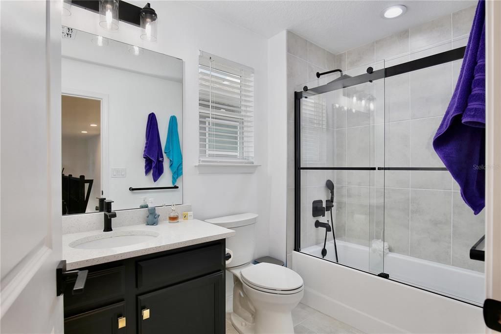 For Sale: $850,000 (6 beds, 4 baths, 4142 Square Feet)