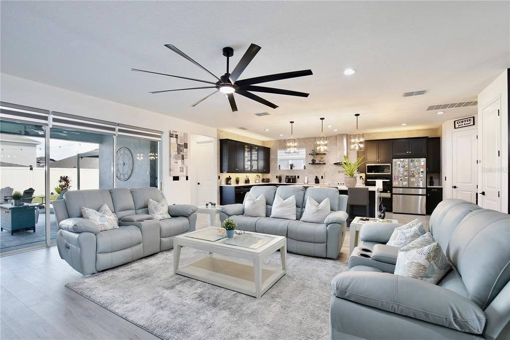For Sale: $850,000 (6 beds, 4 baths, 4142 Square Feet)
