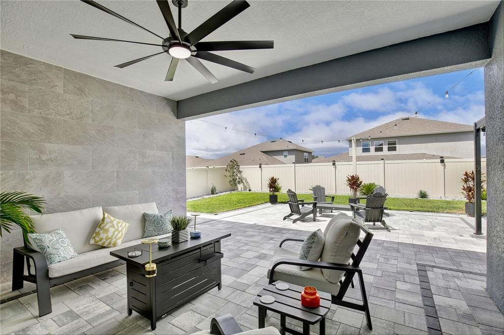 For Sale: $850,000 (6 beds, 4 baths, 4142 Square Feet)