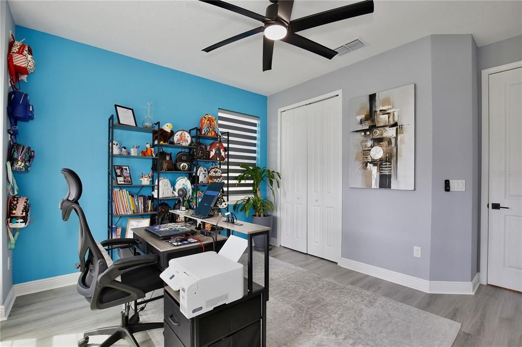 For Sale: $850,000 (6 beds, 4 baths, 4142 Square Feet)