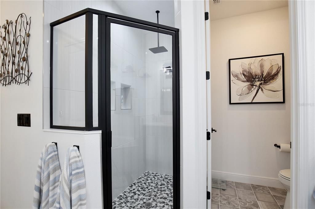 For Sale: $850,000 (6 beds, 4 baths, 4142 Square Feet)