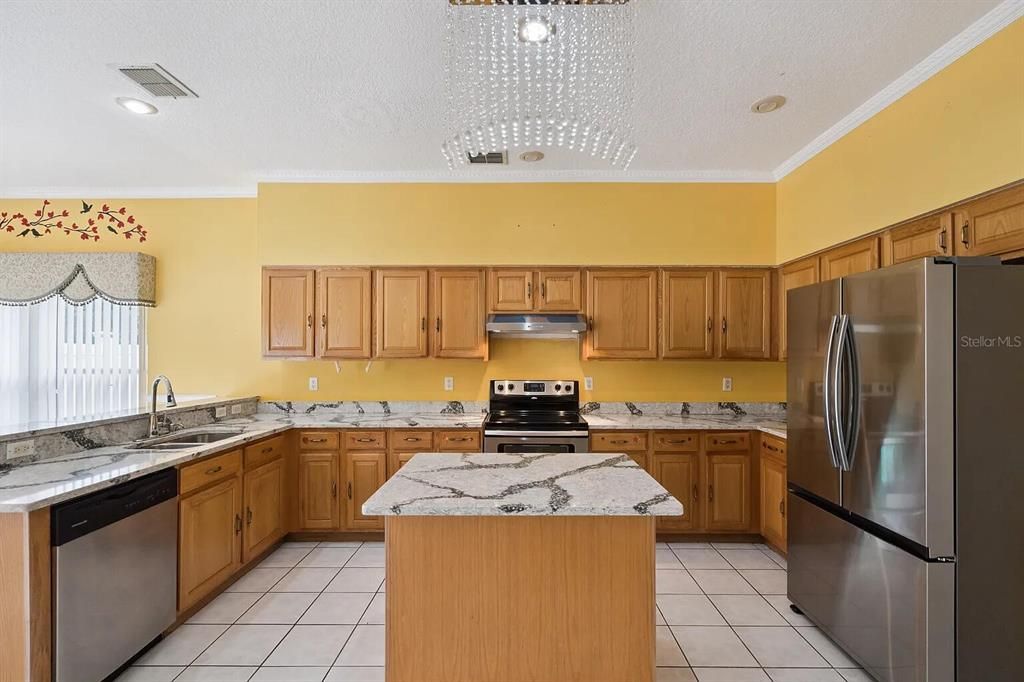 На продажу: $525,000 (6 спален, 3 ванн, 3381 Квадратных фут)