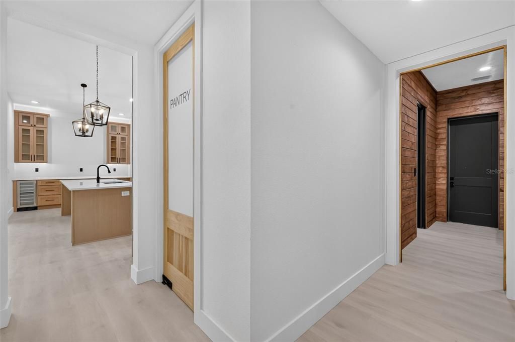 На продажу: $599,900 (4 спален, 2 ванн, 2823 Квадратных фут)