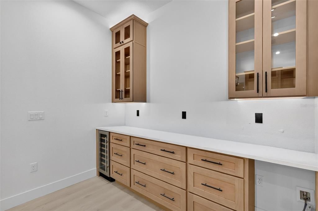 На продажу: $599,900 (4 спален, 2 ванн, 2823 Квадратных фут)