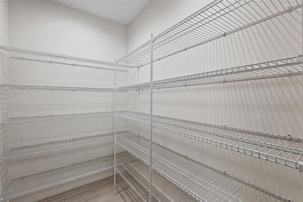 На продажу: $599,900 (4 спален, 2 ванн, 2823 Квадратных фут)