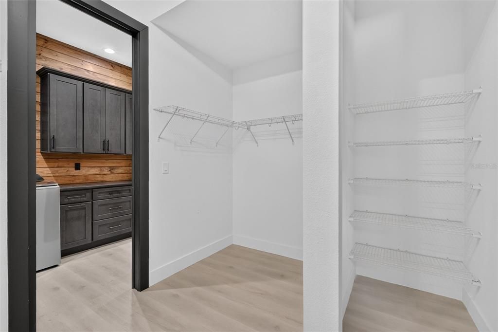 На продажу: $599,900 (4 спален, 2 ванн, 2823 Квадратных фут)