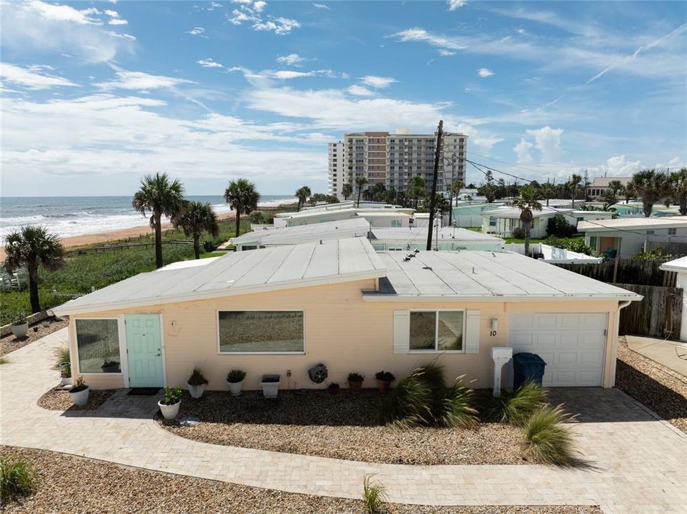 For Sale: $895,900 (2 beds, 2 baths, 984 Square Feet)