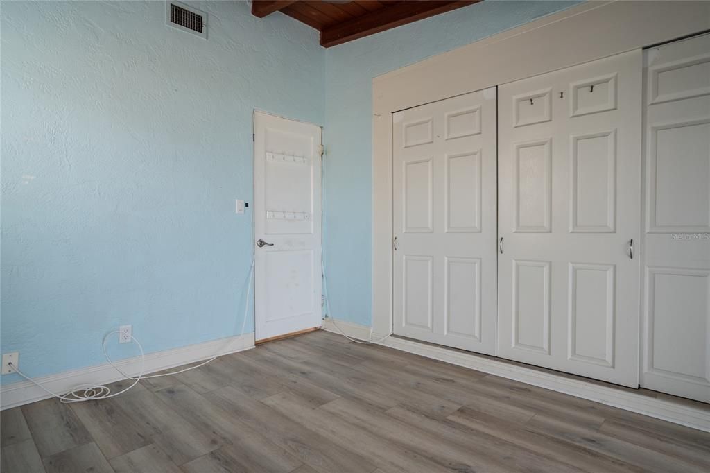 For Sale: $895,900 (2 beds, 2 baths, 984 Square Feet)