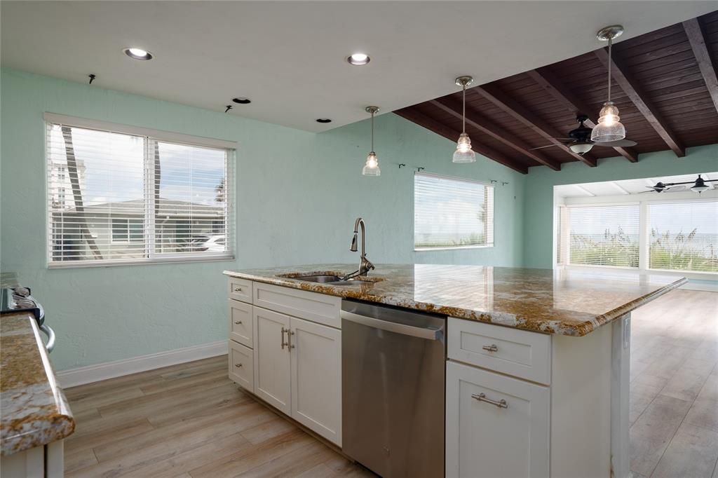 For Sale: $895,900 (2 beds, 2 baths, 984 Square Feet)