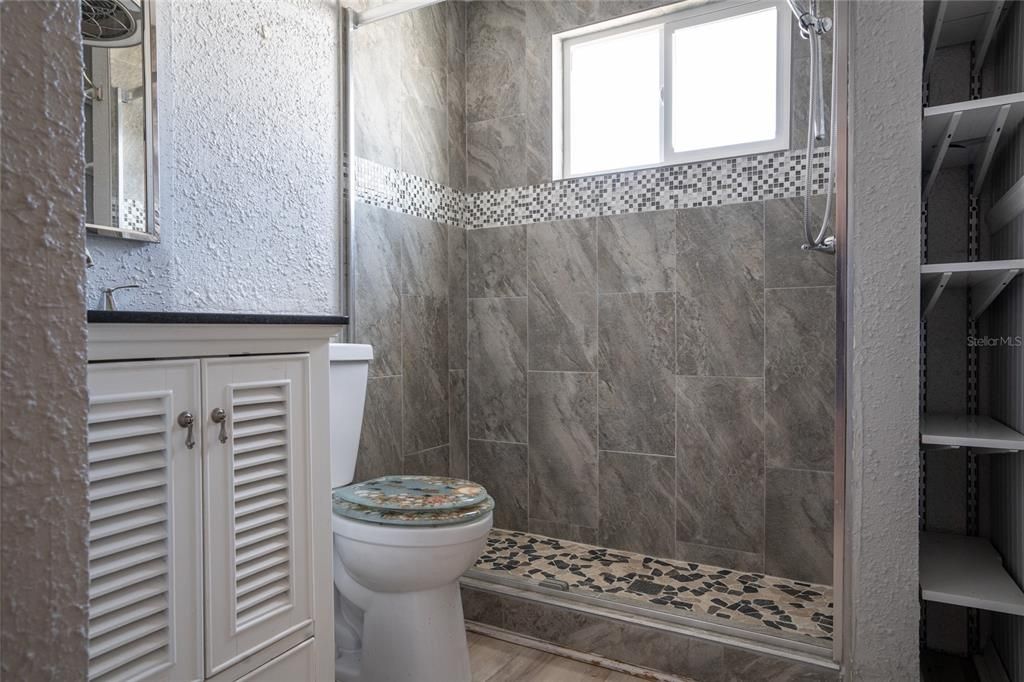 For Sale: $895,900 (2 beds, 2 baths, 984 Square Feet)