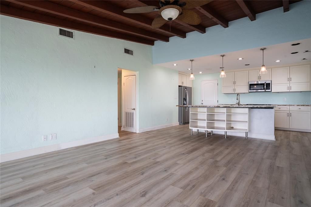 For Sale: $895,900 (2 beds, 2 baths, 984 Square Feet)