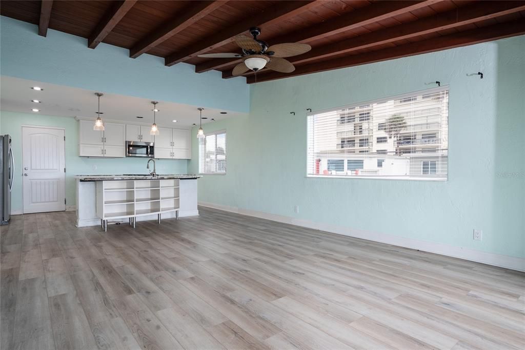 For Sale: $895,900 (2 beds, 2 baths, 984 Square Feet)