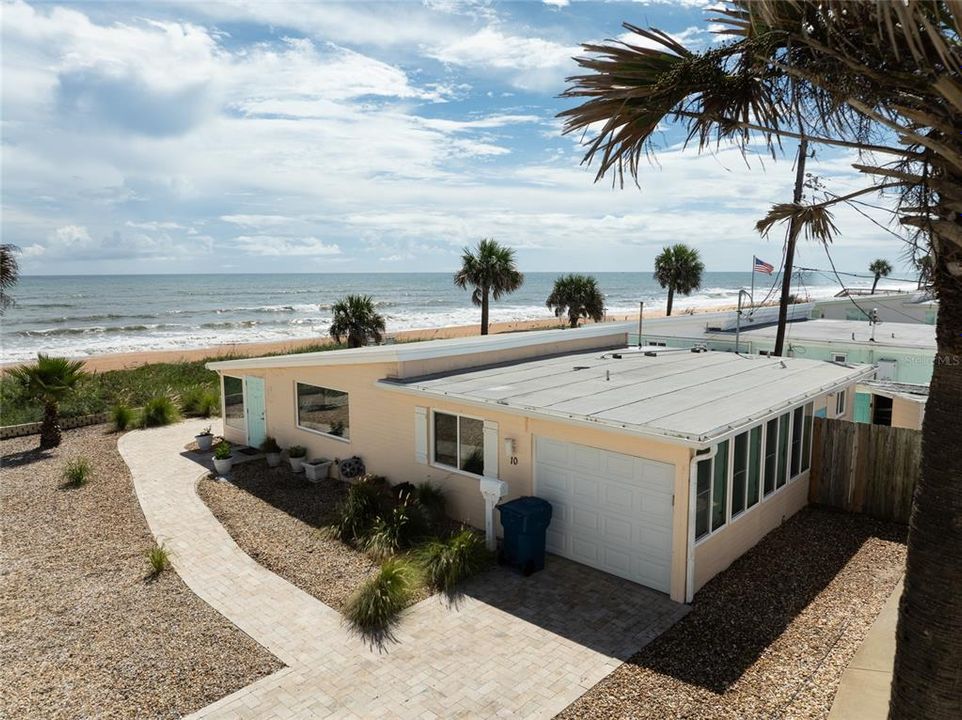 For Sale: $895,900 (2 beds, 2 baths, 984 Square Feet)