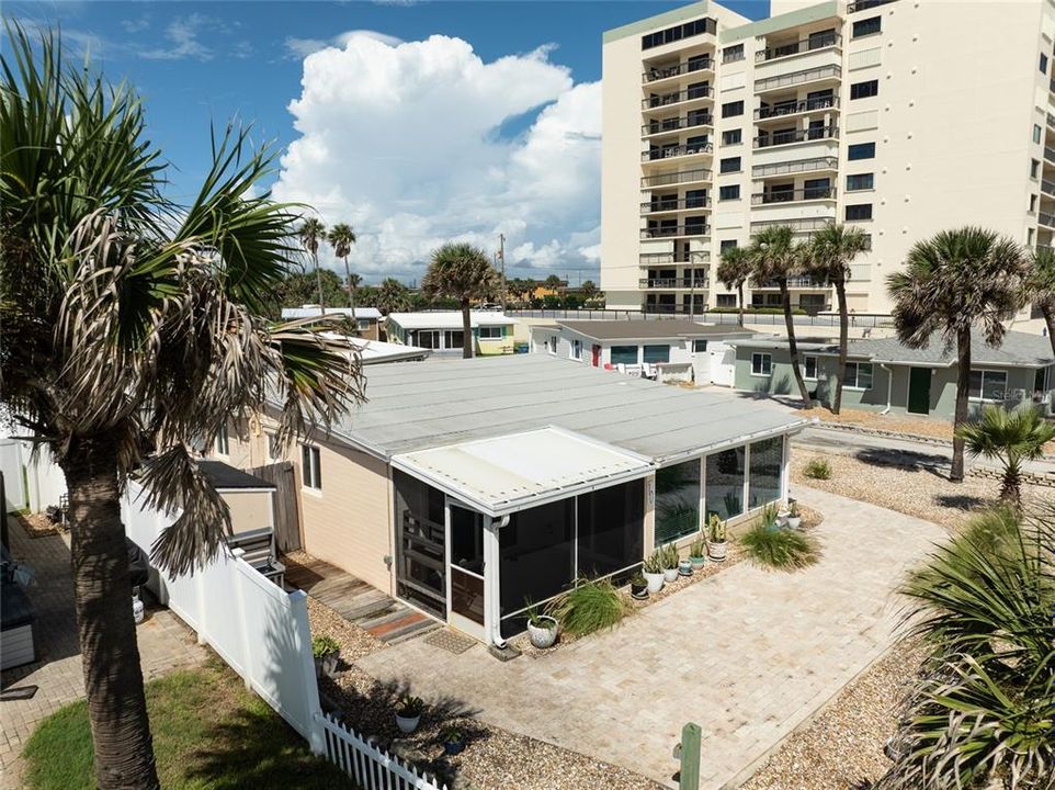 For Sale: $895,900 (2 beds, 2 baths, 984 Square Feet)