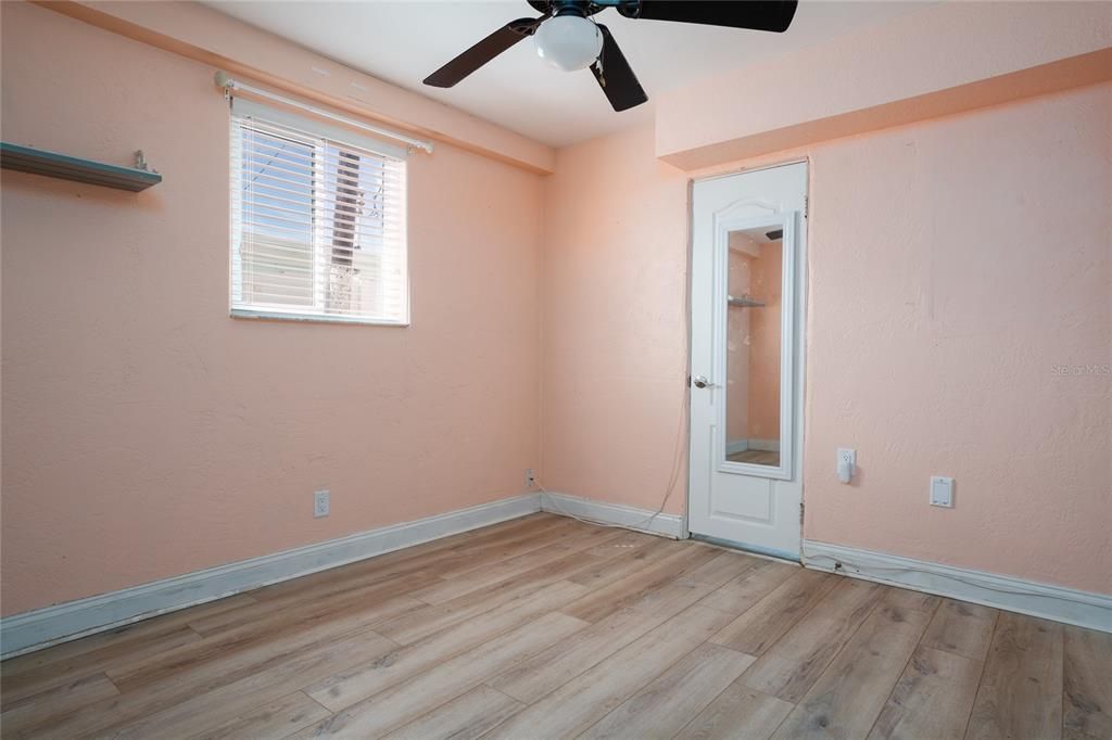 For Sale: $895,900 (2 beds, 2 baths, 984 Square Feet)
