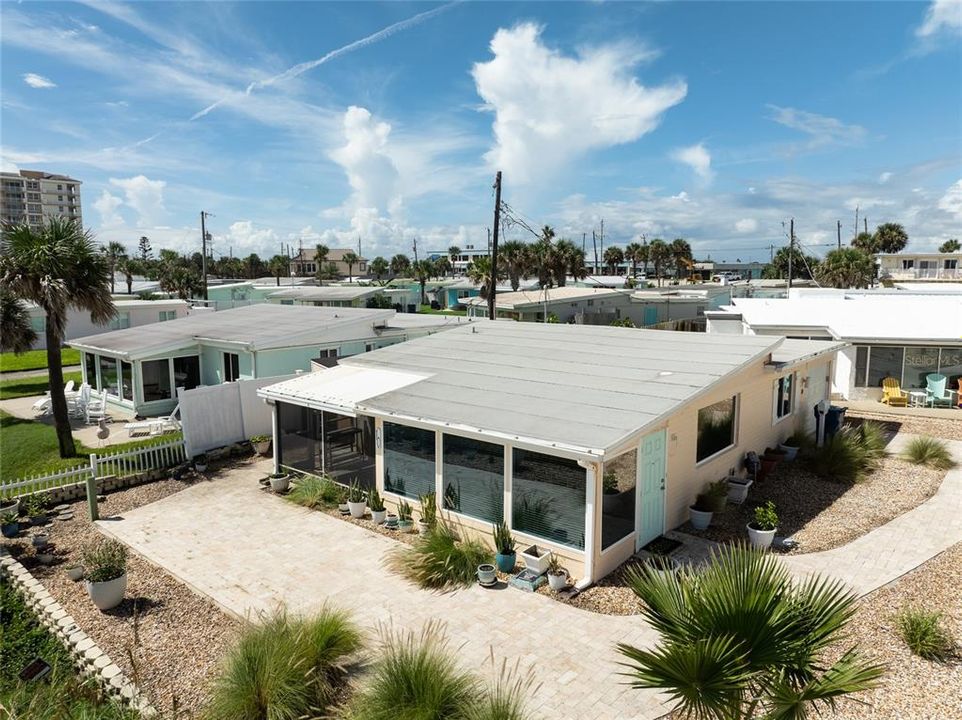 For Sale: $895,900 (2 beds, 2 baths, 984 Square Feet)